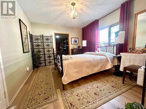 4322 Yellowhead Highway, Barriere, BC - Indoor Photo Showing Bedroom