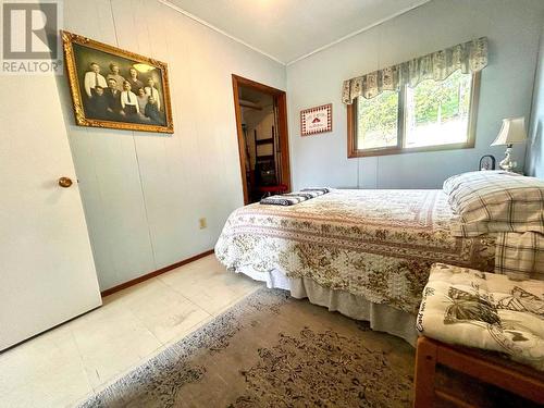 4322 Yellowhead Highway, Barriere, BC - Indoor Photo Showing Bedroom