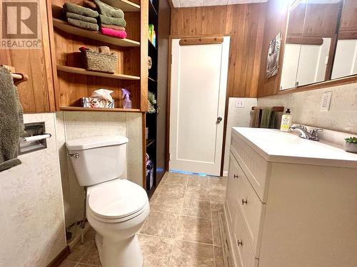 4322 Yellowhead Highway, Barriere, BC - Indoor Photo Showing Bathroom