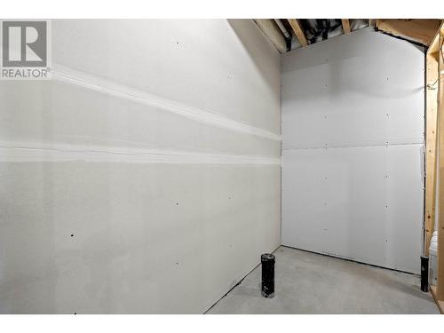 2045 Stagecoach Drive Unit# 121, Kamloops, BC - Indoor Photo Showing Garage