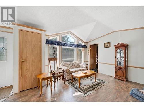 46 Blackpool Road, Clearwater, BC - Indoor Photo Showing Living Room