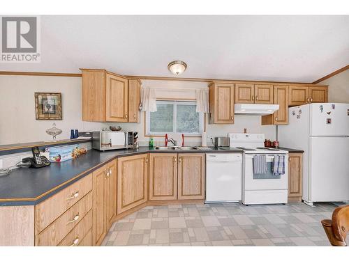 46 Blackpool Road, Clearwater, BC - Indoor Photo Showing Kitchen With Double Sink