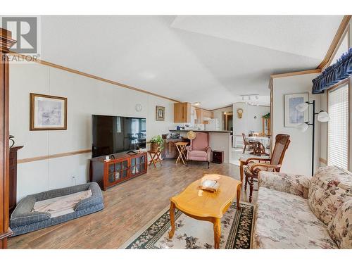 46 Blackpool Road, Clearwater, BC - Indoor Photo Showing Living Room