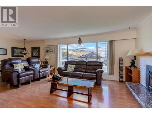 215 O'Connor Road, Kamloops, BC - Indoor Photo Showing Living Room With Fireplace