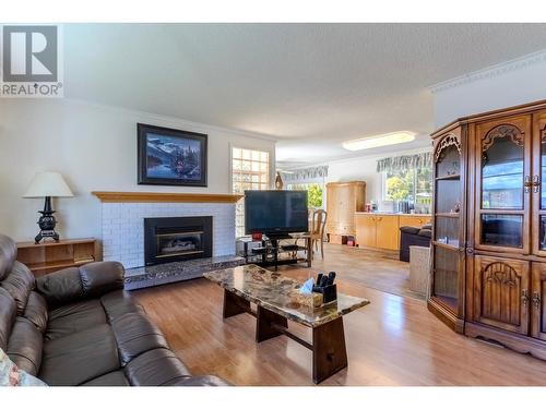 215 O'Connor Road, Kamloops, BC - Indoor Photo Showing Living Room With Fireplace