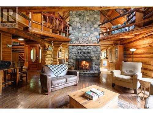 740 Glenacre Road, Kamloops, BC - Indoor Photo Showing Living Room With Fireplace