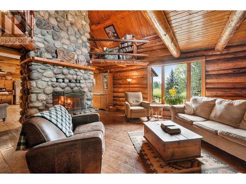 740 Glenacre Road, Kamloops, BC - Indoor Photo Showing Living Room With Fireplace