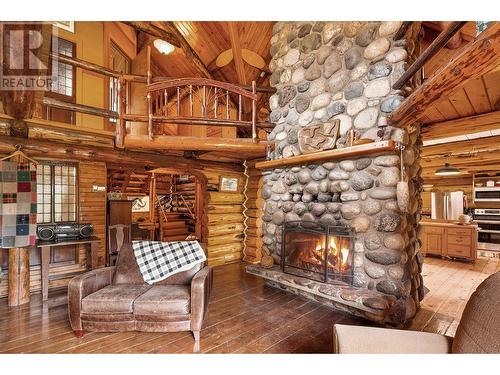 740 Glenacre Road, Kamloops, BC - Indoor Photo Showing Living Room With Fireplace