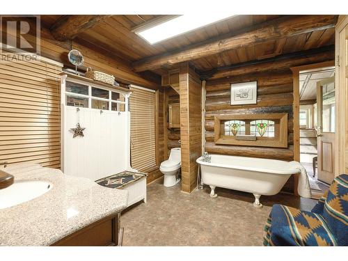 740 Glenacre Road, Kamloops, BC - Indoor Photo Showing Bathroom