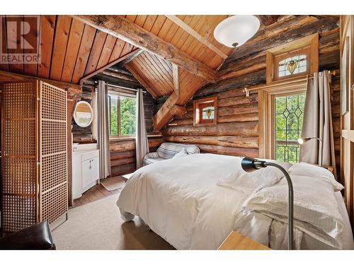 740 Glenacre Road, Kamloops, BC - Indoor Photo Showing Bedroom