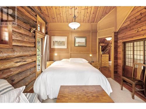 740 Glenacre Road, Kamloops, BC - Indoor Photo Showing Bedroom