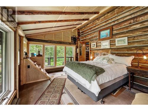 740 Glenacre Road, Kamloops, BC - Indoor Photo Showing Bedroom