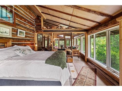 740 Glenacre Road, Kamloops, BC - Indoor Photo Showing Bedroom