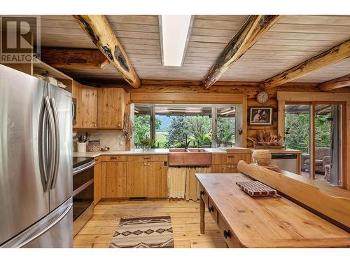 740 Glenacre Road, Kamloops, BC - Indoor Photo Showing Kitchen