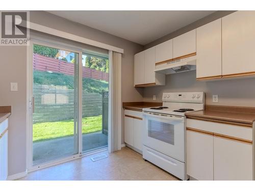 1920 Hugh Allan Drive Unit# 9, Kamloops, BC - Indoor Photo Showing Kitchen