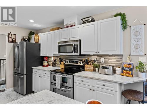 2021 Pacific Way Unit# 13, Kamloops, BC - Indoor Photo Showing Kitchen With Stainless Steel Kitchen