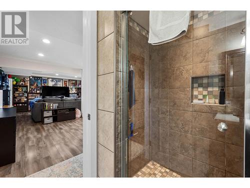 2021 Pacific Way Unit# 13, Kamloops, BC - Indoor Photo Showing Bathroom