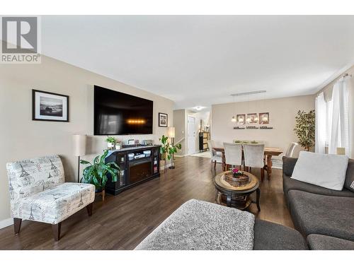 2021 Pacific Way Unit# 13, Kamloops, BC - Indoor Photo Showing Living Room