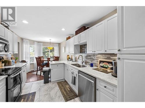 2021 Pacific Way Unit# 13, Kamloops, BC - Indoor Photo Showing Kitchen With Stainless Steel Kitchen With Double Sink With Upgraded Kitchen