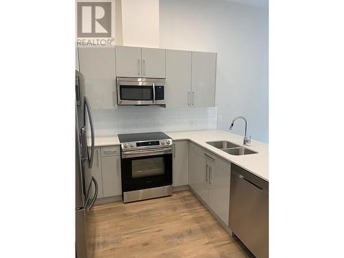 1880 Hugh Allan Drive Unit# 107, Kamloops, BC - Indoor Photo Showing Kitchen With Stainless Steel Kitchen With Double Sink With Upgraded Kitchen