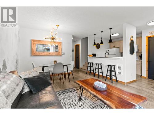 6005 Valley Drive Unit# 44, Sun Peaks, BC - Indoor Photo Showing Living Room