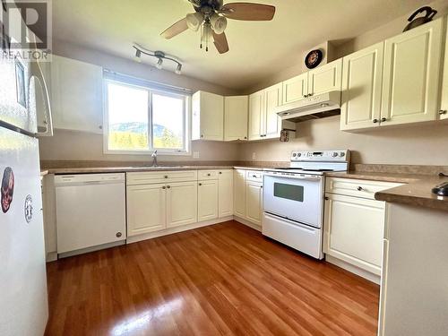 3998 Agate Bay Road, Barriere, BC - Indoor Photo Showing Kitchen