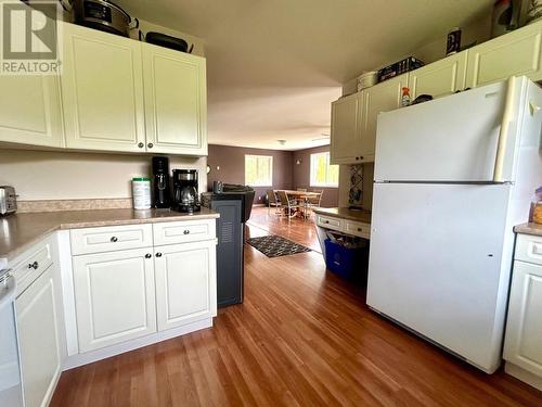 3998 Agate Bay Road, Barriere, BC - Indoor Photo Showing Kitchen