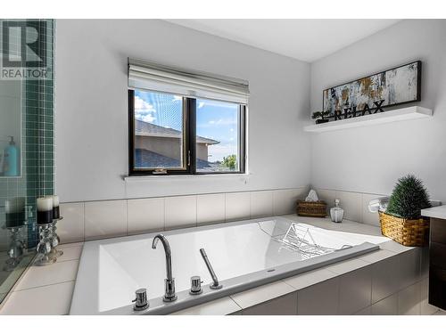 1651 Valleyview Drive Unit# 19, Kamloops, BC - Indoor Photo Showing Bathroom