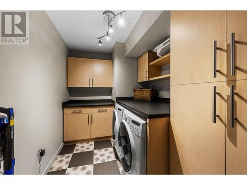 1651 Valleyview Drive Unit# 19, Kamloops, BC - Indoor Photo Showing Laundry Room