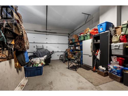 1651 Valleyview Drive Unit# 19, Kamloops, BC - Indoor Photo Showing Garage