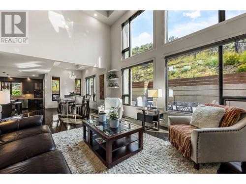 1651 Valleyview Drive Unit# 19, Kamloops, BC - Indoor Photo Showing Living Room