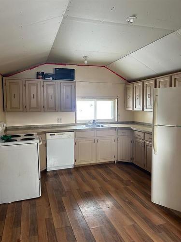 222 Aspen Street, Oak Lake, MB - Indoor Photo Showing Kitchen