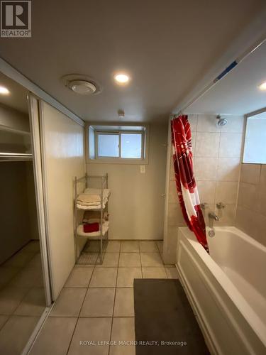 Unit 1 - 522 Roxborough Avenue, Hamilton, ON - Indoor Photo Showing Bathroom