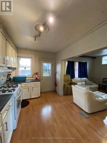 Unit 1 - 522 Roxborough Avenue, Hamilton, ON - Indoor Photo Showing Kitchen