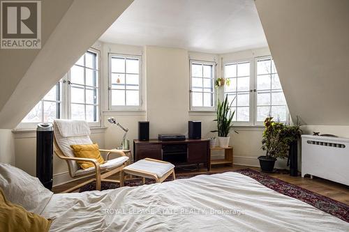 347 Queen Street S, Hamilton, ON - Indoor Photo Showing Bedroom