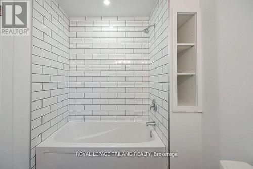 241 Ridout Street S, London, ON - Indoor Photo Showing Bathroom