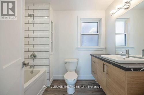 241 Ridout Street S, London, ON - Indoor Photo Showing Bathroom