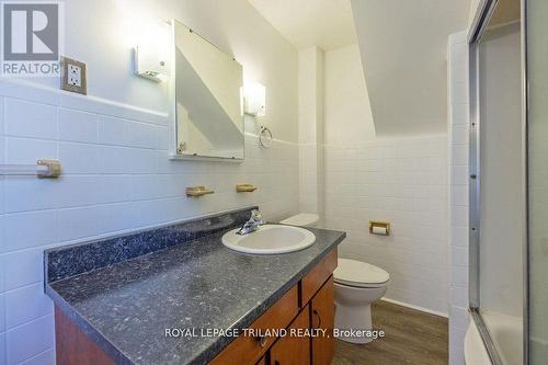 241 Ridout Street S, London, ON - Indoor Photo Showing Bathroom