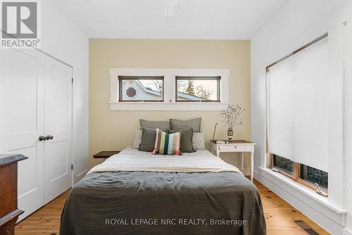 3765 Crystal Beach Drive, Fort Erie (337 - Crystal Beach), ON - Indoor Photo Showing Bedroom