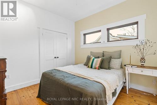 3765 Crystal Beach Drive, Fort Erie (337 - Crystal Beach), ON - Indoor Photo Showing Bedroom