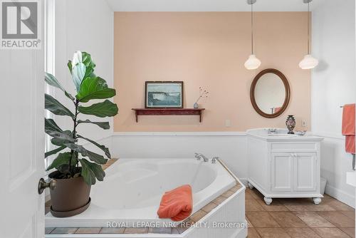 3765 Crystal Beach Drive, Fort Erie (337 - Crystal Beach), ON - Indoor Photo Showing Bathroom