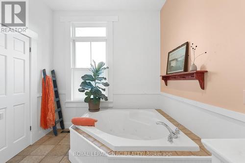 3765 Crystal Beach Drive, Fort Erie (337 - Crystal Beach), ON - Indoor Photo Showing Bathroom