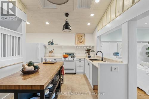 3765 Crystal Beach Drive, Fort Erie (337 - Crystal Beach), ON - Indoor Photo Showing Kitchen