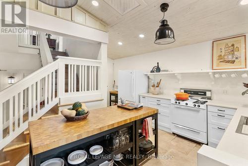 3765 Crystal Beach Drive, Fort Erie (337 - Crystal Beach), ON - Indoor Photo Showing Kitchen