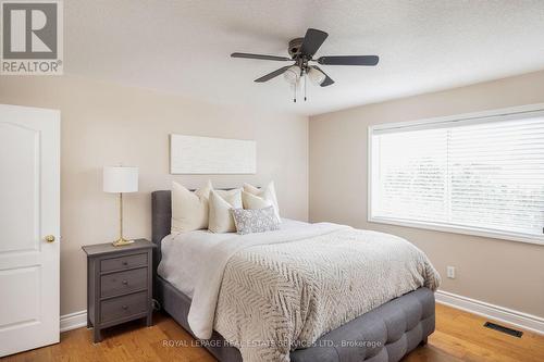 2272 Calloway Drive, Oakville, ON - Indoor Photo Showing Bedroom