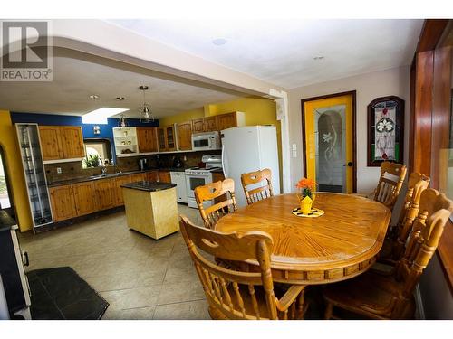 8630 Yellowhead  S Highway, Little Fort, BC - Indoor Photo Showing Dining Room