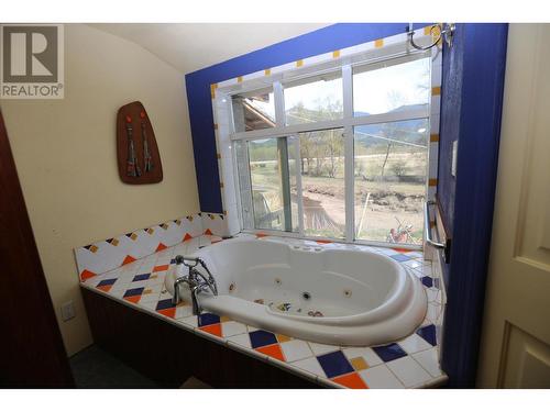 8630 Yellowhead  S Highway, Little Fort, BC - Indoor Photo Showing Bathroom