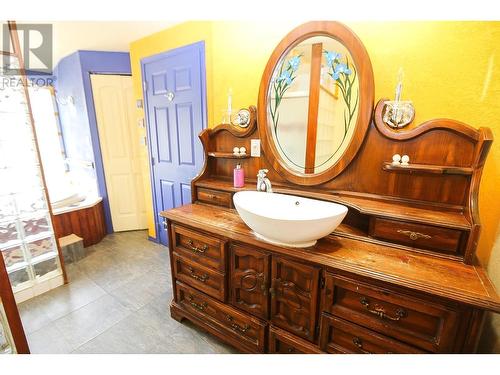 8630 Yellowhead  S Highway, Little Fort, BC - Indoor Photo Showing Bathroom