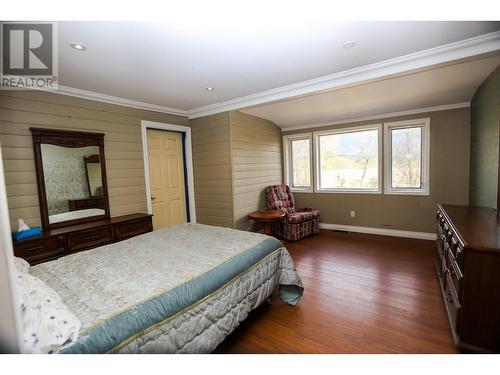 8630 Yellowhead  S Highway, Little Fort, BC - Indoor Photo Showing Bedroom