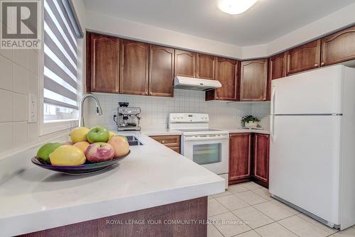 9 Sugarhill Drive, Brampton, ON - Indoor Photo Showing Kitchen